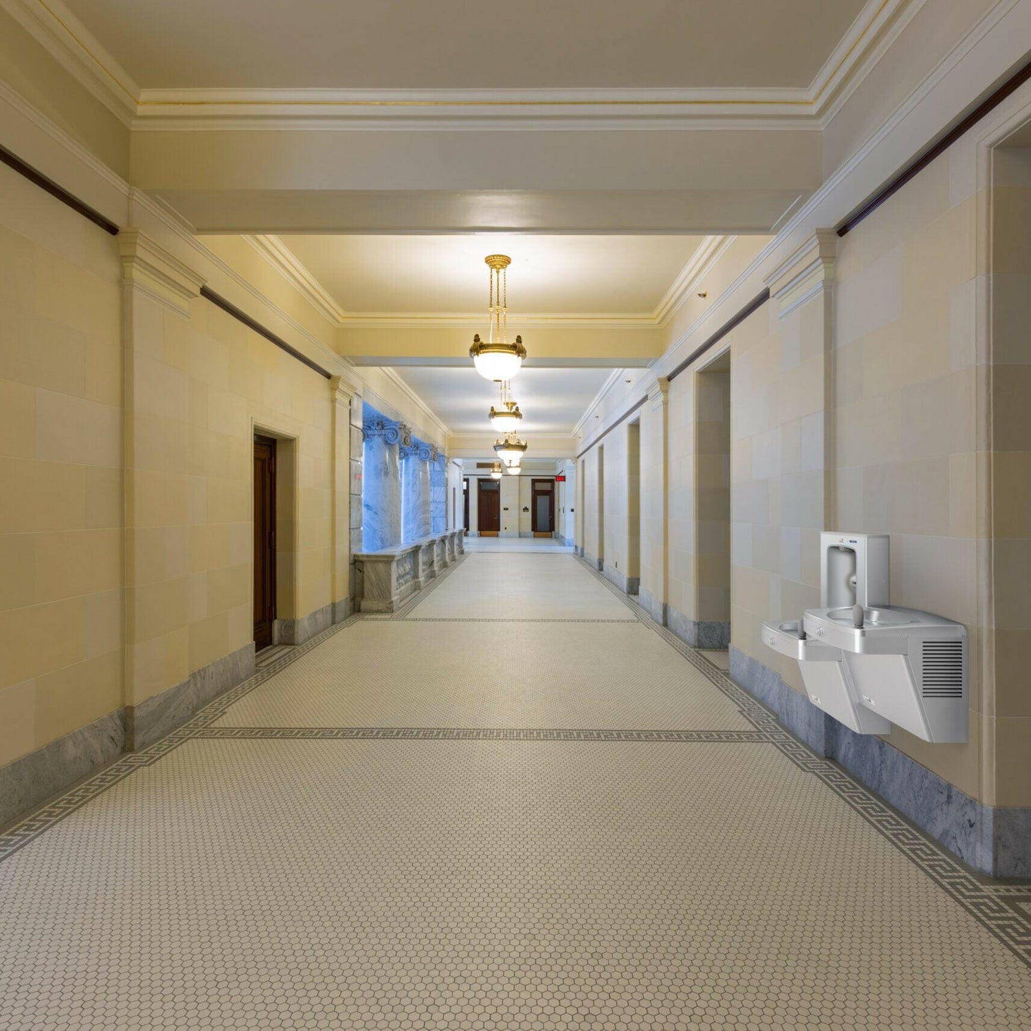 Oasis Quasar Versafiller with VersaCooler: Contactless and Mechanical.